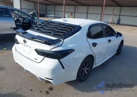 2021 Toyota Camry Se z USA, uszkodzony, nr VIN 4T1T11AK2MU512949